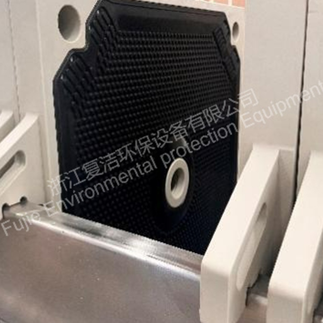 800-2000mm 橡胶隔膜板 （中间进料）